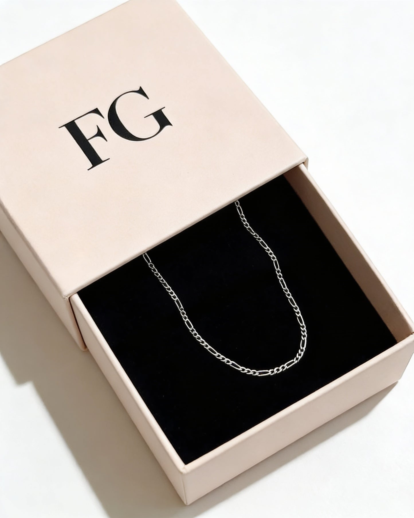 Men's 925 sterling silver chain with a distinctive Figaro design