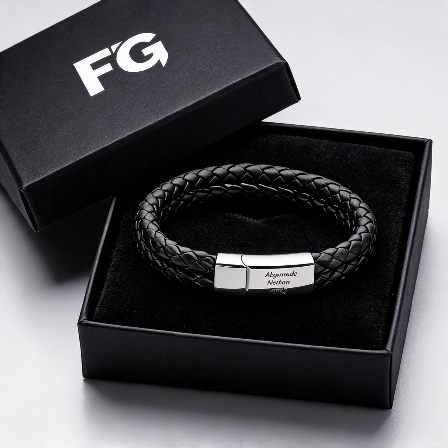 FG bracelet for the practical man – refined design and luxurious look