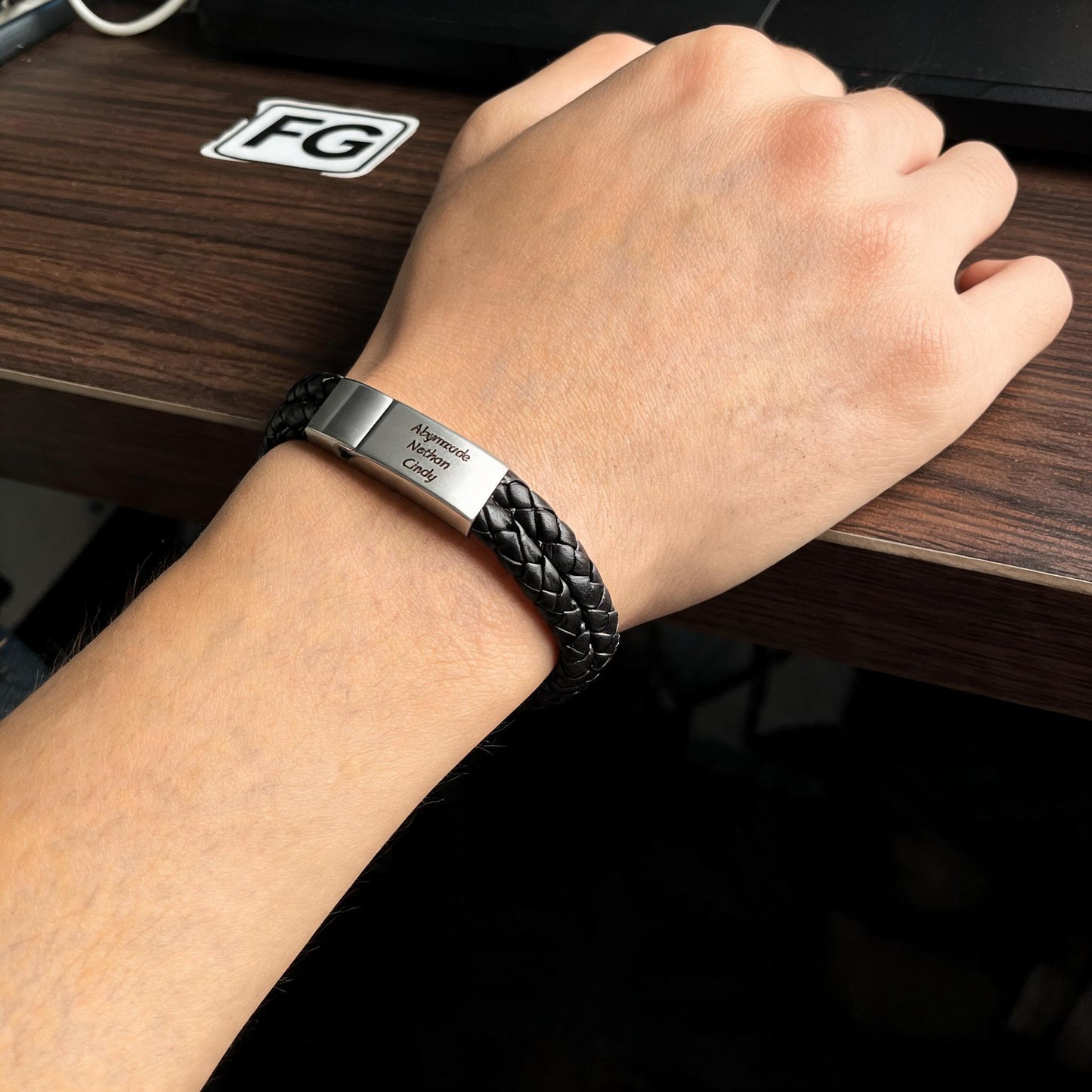 FG bracelet for the practical man – refined design and luxurious look